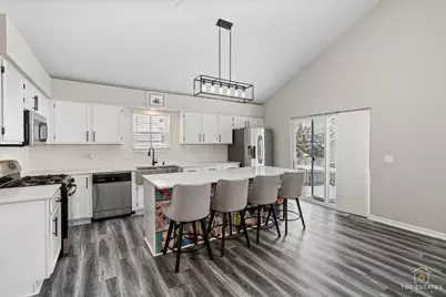 157 N Crooked Lake Lane, Lindenhurst, IL 60046 - Photo 7