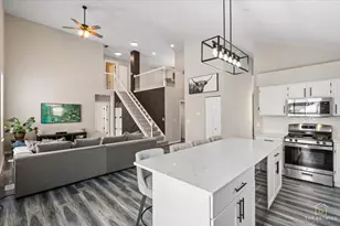 157 N Crooked Lake Ln, Lindenhurst, IL 60046 - Photo 17