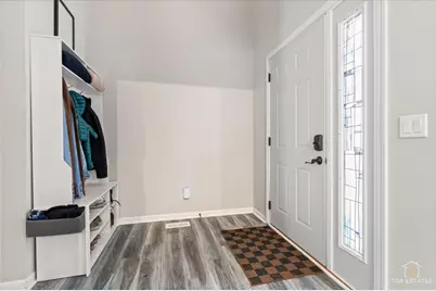 157 N Crooked Lake Lane, Lindenhurst, IL 60046 - Photo 9