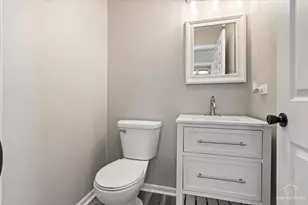 157 N Crooked Lake Ln, Lindenhurst, IL 60046 - Photo 25