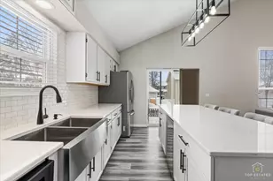 157 N Crooked Lake Ln, Lindenhurst, IL 60046 - Photo 5