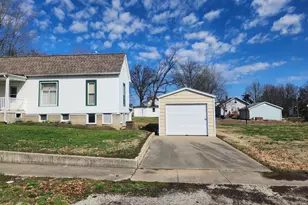 601 W St Louis Ave, Pinckneyville, IL 62274 - Photo 3