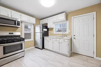 557 Howard Avenue, Aurora, IL 60506 - Photo 5