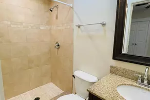 7408 N Hoyne Ave, Chicago, IL 60645 - Photo 13