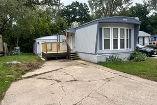 38455 N Sheridan Rd, Beach Park, IL 60087 - Photo 3