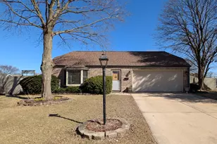 27 Winrock Rd, Montgomery, IL 60538 - Photo 1