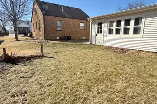 719 12th St, Peru, IL 61354 - Photo 21