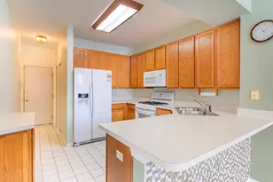 860 Amelia Ct, Grayslake, IL 60030 - Photo 7