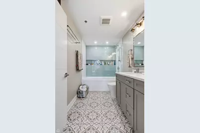 511 W Division Street #512, Chicago, IL 60610 - Photo 15