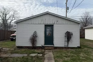 218 N Hickory St, Centralia, IL 62801 - Photo 3