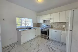 122 Hawley St, Grayslake, IL 60030 - Photo 9