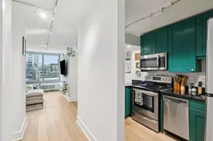 450 W Briar Pl, Chicago, IL 60657 - Photo 19