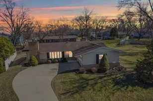 618 Crescent Dr, Downers Grove, IL 60516 - Photo 1