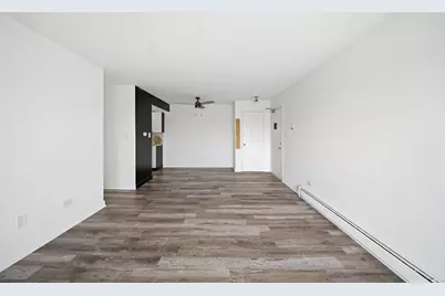 2 E Dundee Quarter Drive #B201, Palatine, IL 60074 - Photo 5