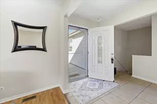 155 Surrey Dr, Carol Stream, IL 60188 - Photo 3