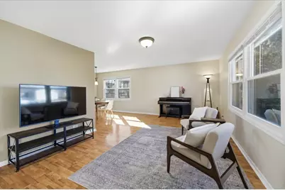 155 Surrey Drive, Carol Stream, IL 60188 - Photo 5