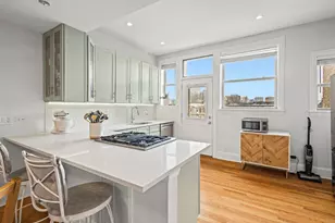 741 W Waveland Ave, Chicago, IL 60613 - Photo 7