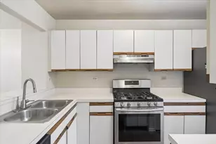 1530 Apple Grove Ln, Westmont, IL 60559 - Photo 3