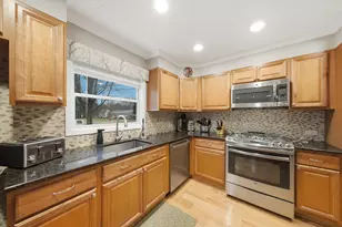 522 Lilac Ct, Round Lake Beach, IL 60073 - Photo 9