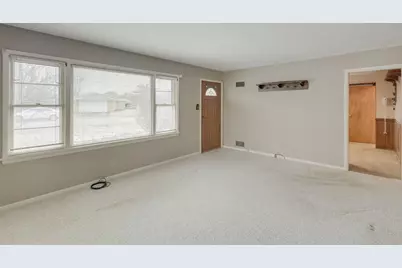 19 N East Avenue, South Elgin, IL 60177 - Photo 3