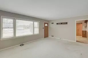 19 N East Ave, South Elgin, IL 60177 - Photo 3