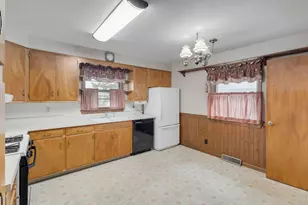 19 N East Ave, South Elgin, IL 60177 - Photo 5