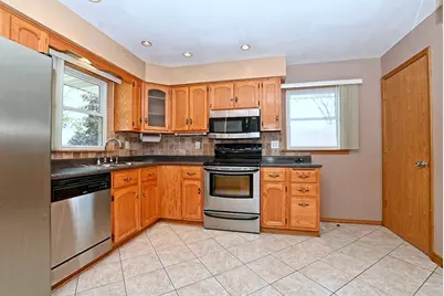 9416 S 80th Court, Hickory Hills, IL 60457 - Photo 3