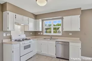 816 Kalamazoo Cir, Vernon Hills, IL 60061 - Photo 11
