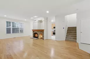 399 Pine Lake Cir, Vernon Hills, IL 60061 - Photo 5