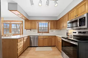 1532 Swallow St, Naperville, IL 60565 - Photo 11