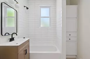 1340 W Hollywood Ave, Chicago, IL 60660 - Photo 17