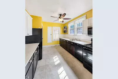 405 N Apple Avenue, Freeport, IL 61032 - Photo 11