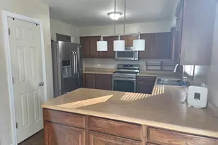 210 Hazelwood Dr, Lindenhurst, IL 60046 - Photo 5