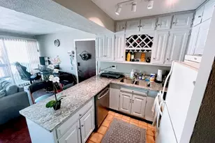 5543 E Lake Dr, Lisle, IL 60532 - Photo 3