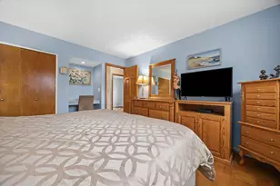 8000 Oakview Ln, Woodridge, IL 60517 - Photo 17