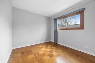 8000 Oakview Ln, Woodridge, IL 60517 - Photo 19