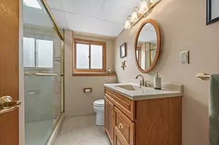 8000 Oakview Ln, Woodridge, IL 60517 - Photo 25