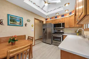 8000 Oakview Ln, Woodridge, IL 60517 - Photo 15