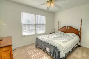 2046 Mission Hills Dr, Elgin, IL 60123 - Photo 27