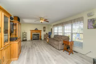 2046 Mission Hills Dr, Elgin, IL 60123 - Photo 11