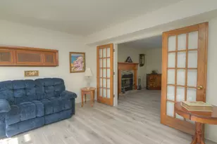 2046 Mission Hills Dr, Elgin, IL 60123 - Photo 7