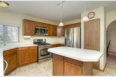 2046 Mission Hills Drive, Elgin, IL 60123 - Photo 17