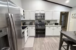 42W470 Red Bud Ct, Saint Charles, IL 60175 - Photo 7