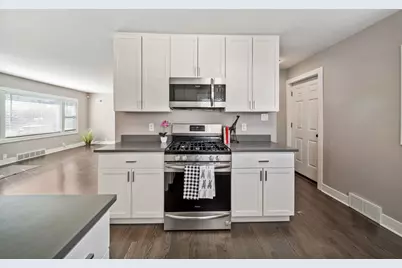 1S336 Buttercup Lane, Villa Park, IL 60181 - Photo 3