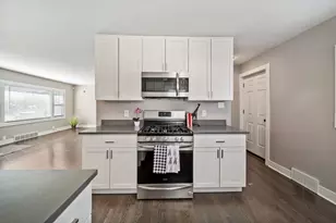 1S336 Buttercup Ln, Villa Park, IL 60181 - Photo 3