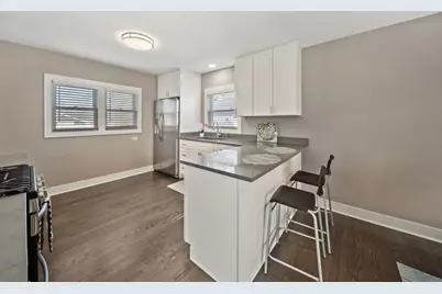 1S336 Buttercup Lane, Villa Park, IL 60181 - Photo 5