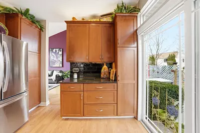 334 S Clearview Circle, Round Lake, IL 60073 - Photo 7