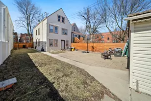 3355 N Hamlin Ave, Chicago, IL 60618 - Photo 37