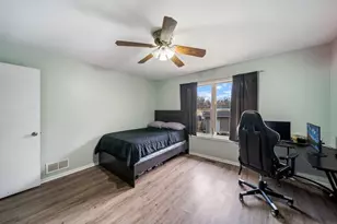 10093 W Ford Ave, Beach Park, IL 60099 - Photo 15