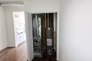 8714 S Commercial Ave, Chicago, IL 60617 - Photo 9